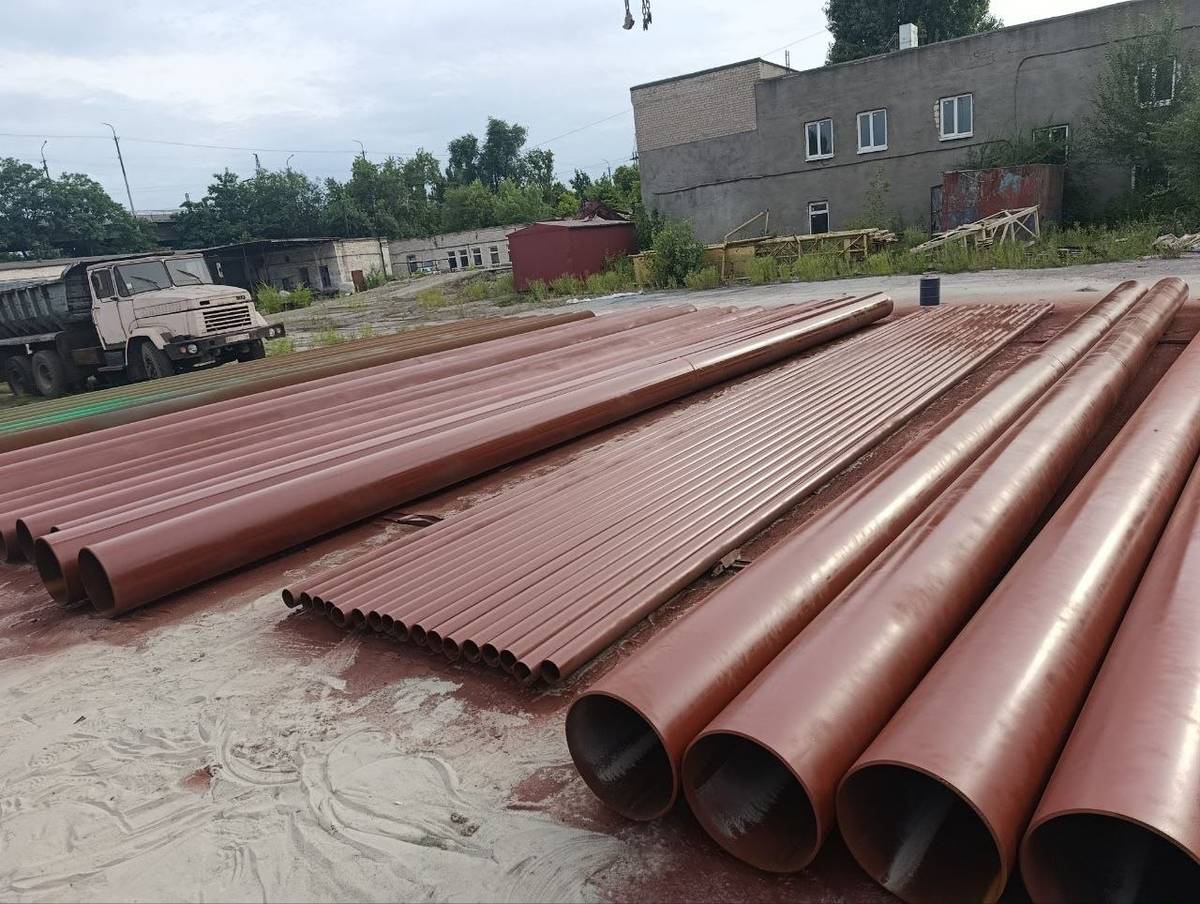 Велика партія ґрунтованих труб